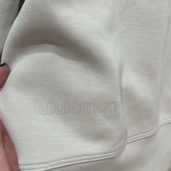 (6304) LULULEMON Perfectly Oversized Cropped Crew *Softstreme™ White Opal Sz 6 - Picture 6 of 6